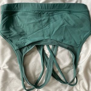 Lululemon jog bra - mesh detail